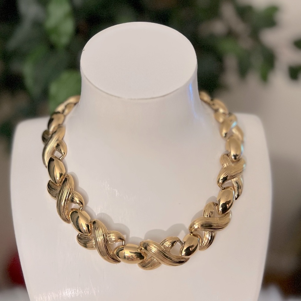 ✔Butler 5th Avenue Collection Polished Brushed Gold X’s and O’s Choker Necklace - Picture 1 of 7